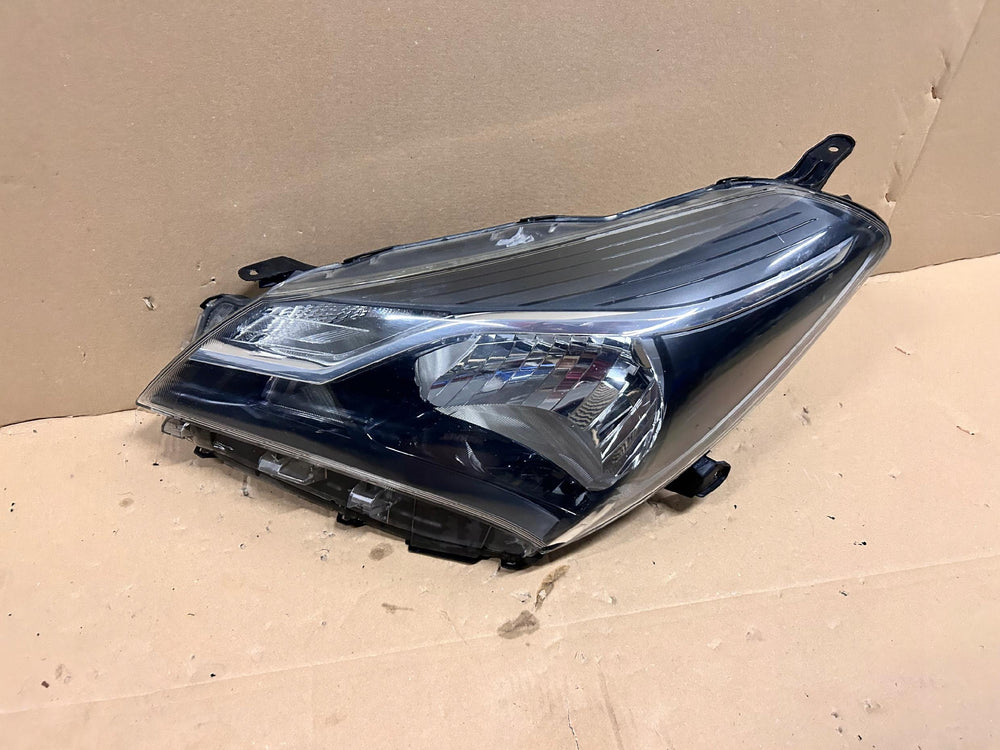 REFLEKTOR LEWY TOYOTA YARIS III LIFT NR.007