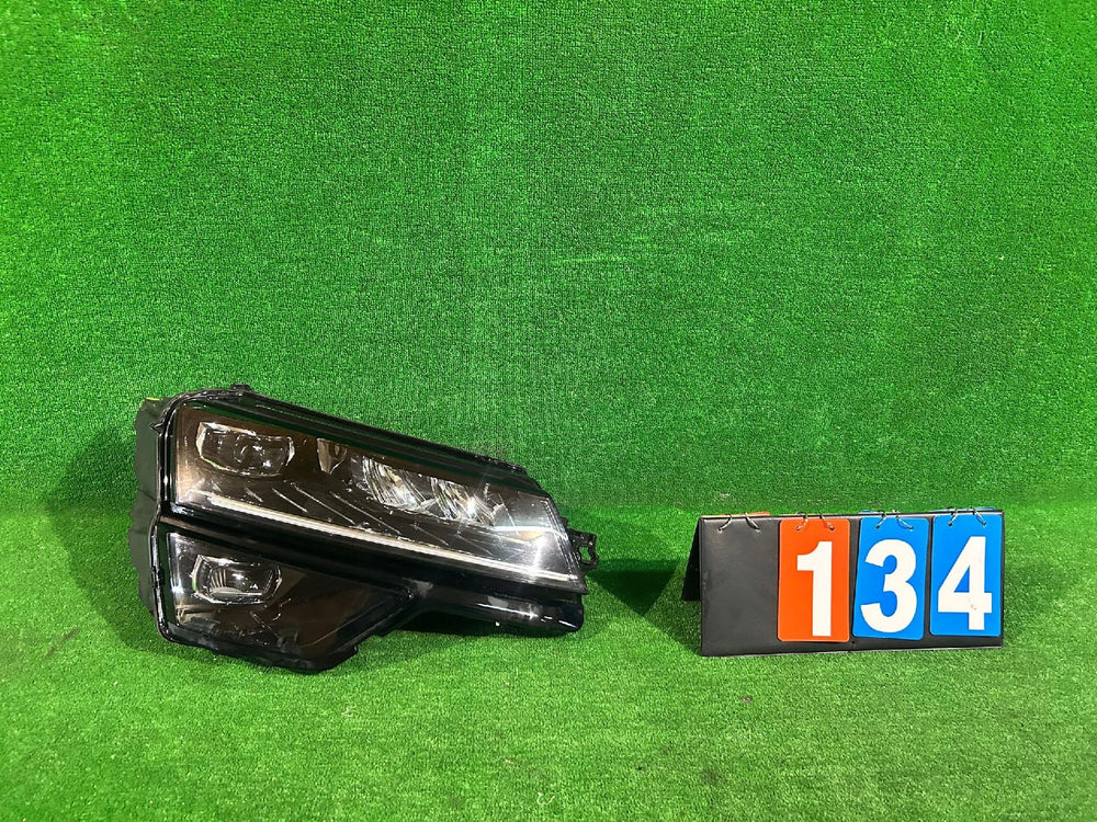 REFLEKTOR PRAWY SKODA KAROQ FULL LED nr:134