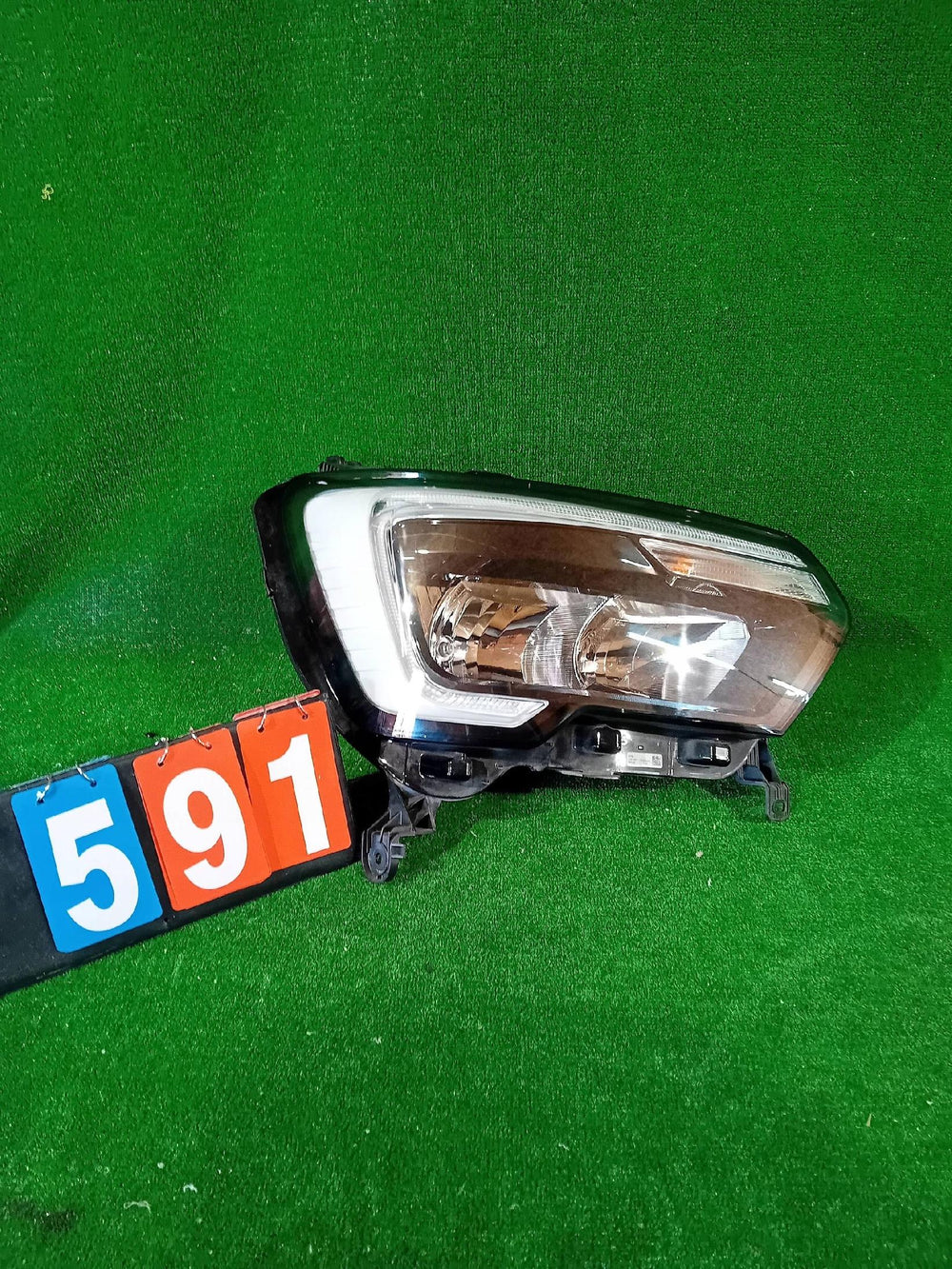 REFLEKTOR PRAWY PRZÓD RENAULT MASTER IV LED 19-