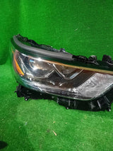 REFLEKTOR PRAWY PRZÓD TOYOTA HIGHLANDER IV FULL LED 20- NR.792