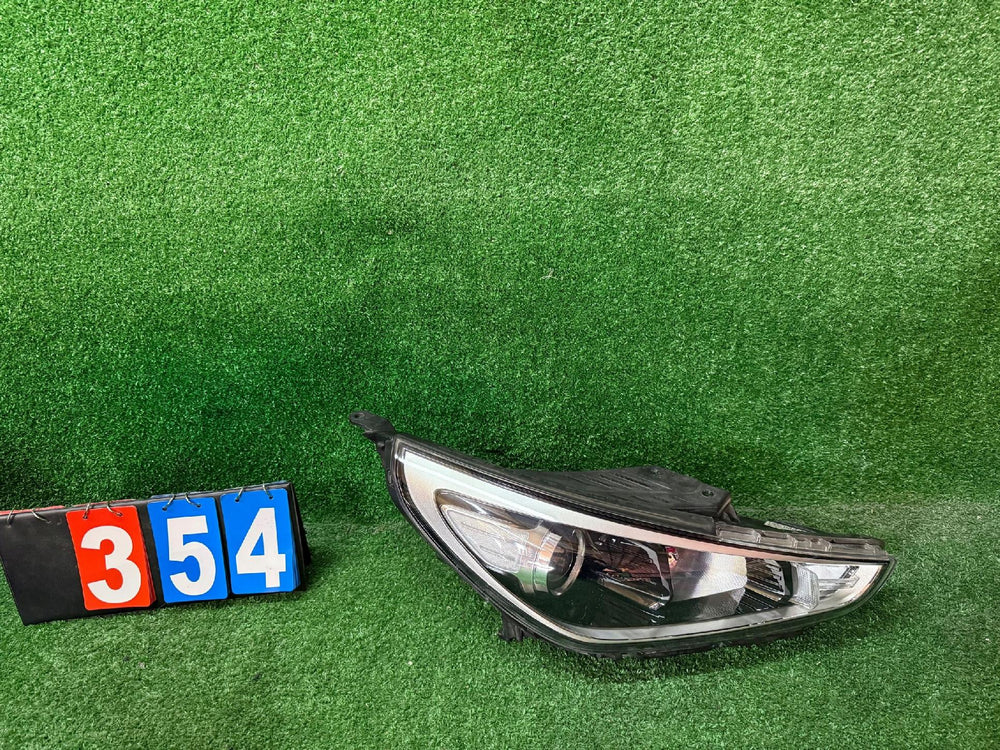 REFLEKTOR PRAWY HYUNDAI I30 III nr:354