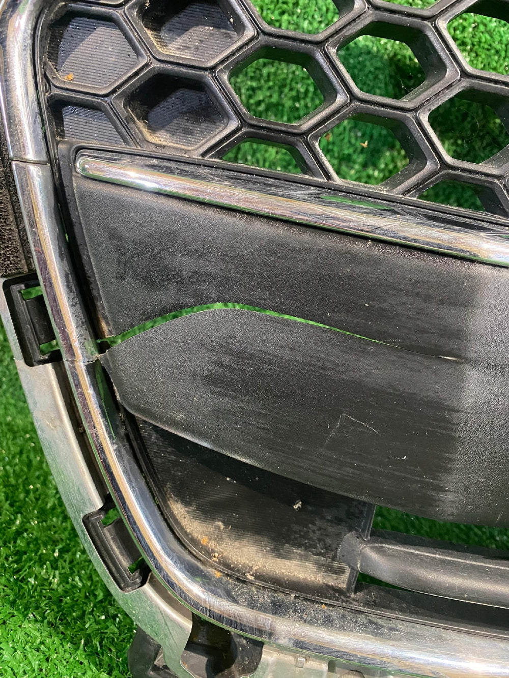 GRILL ATRAPA CHŁODNICY SUZUKI SWIFT MK8 LIFT 20-