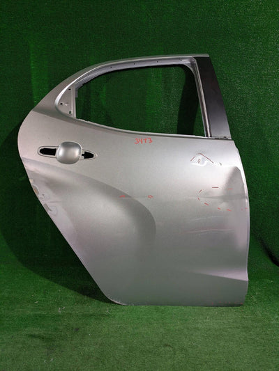 DRZWI TYLNE PRAWE PRAWY TYŁ TOYOTA YARIS IV NR.3413