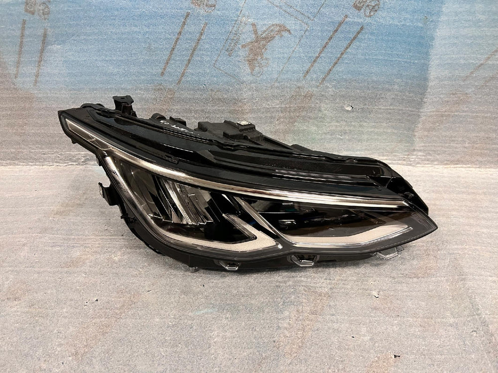 REFLEKTOR PRAWY VW GOLF VIII FULL LED Kompletny nr.00