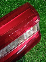 LAMPA PRAWA TYLNA TYŁ FORD FOCUS MK4 HB HATCHBACK PĘKNIĘTA