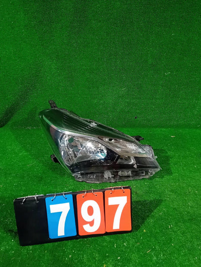REFLEKTOR PRAWY PRZÓD TOYOTA YARIS III LIFT 17- ZWYKLA NR.797
