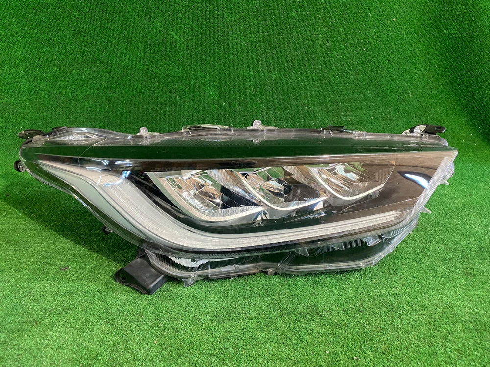 REFLEKTOR PRAWY TOYOTA YARIS IV FULL LED NR.183