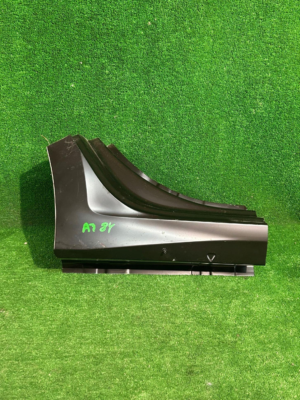 BŁOTNIK TYLNY PRÓG PRAWY AUDI A3 8Y