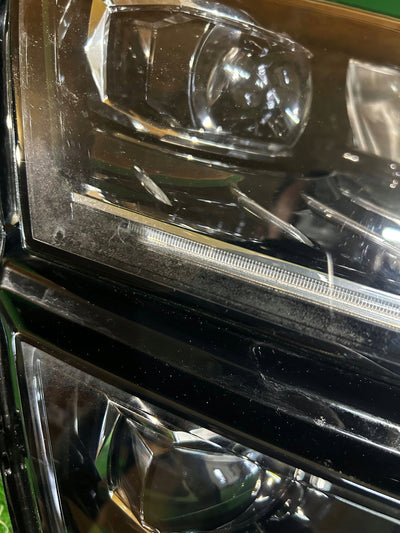 REFLEKTOR LEWY SKODA KAROQ