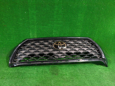 GRILL ATRAPA CHŁODNICY TOYOTA COROLLA CROSS