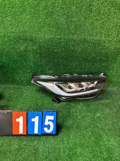 REFLEKTOR PRAWY TOYOTA YARIS IV FULL LED nr:115