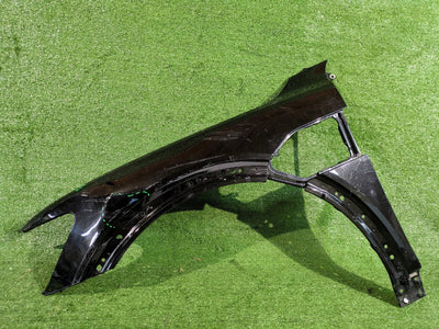 BŁOTNIK PRZEDNI LEWY PRZÓD AUDI E-TRON NR.322