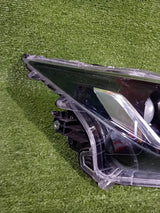 REFLEKTOR PRAWY PRZÓD TOYOTA COROLLA E21 SEDAN 19- SOCZEWKA NR.877
