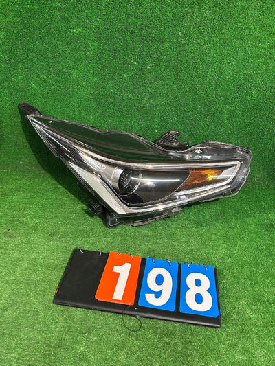 REFLEKTOR PRAWY TOYOTA AYGO II LIFT 18-22 nr:198