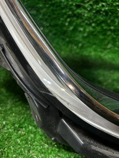 PRAWY CHROM REFLEKTOR VW ARTEON