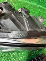 REFLEKTOR PRAWY TOYOTA RAV4 III LIFT