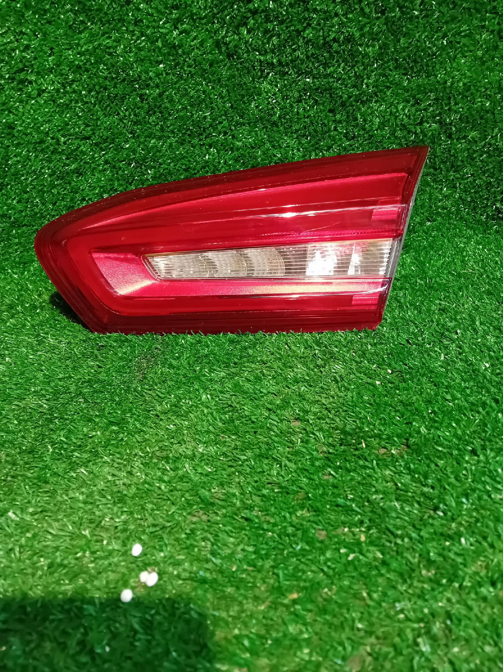 LAMPA PRAWA TYLNA TYŁ FORD FOCUS MK4 HB HATCHBACK PĘKNIĘTA