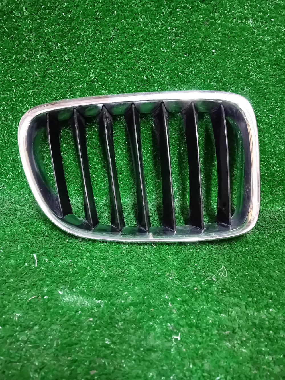 GRILL ATRAPA PRAWA NERKA BMW X1 10627110