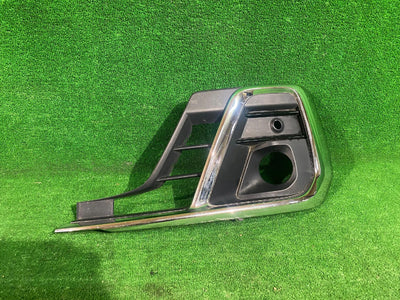 KRATKA ATRAPKA HALOGENU LEWA AUDI A8 D5 LIFT