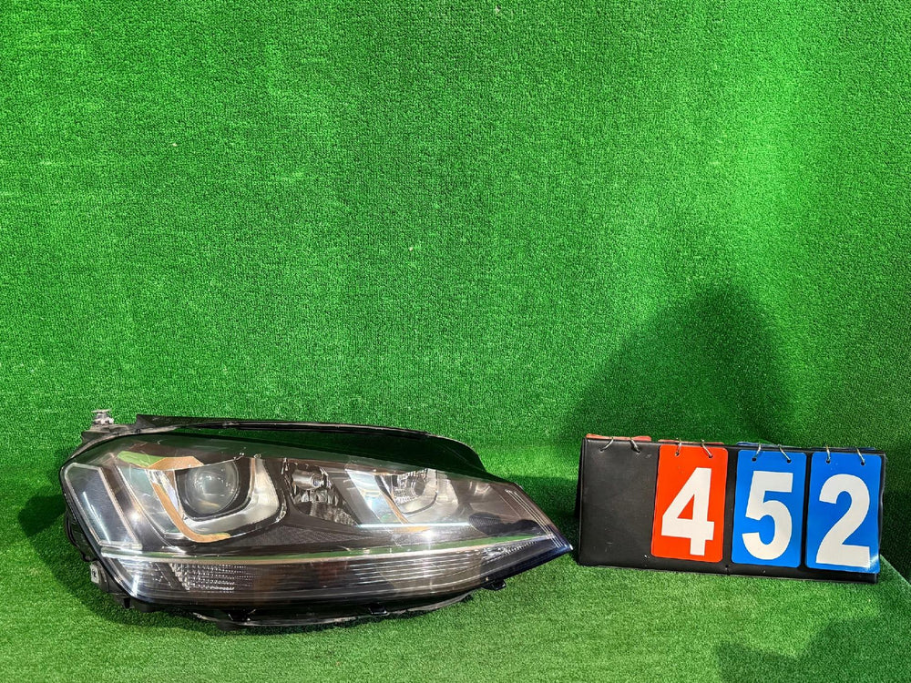 REFLEKTOR PRAWY VW GOLF VII XENON nr:452