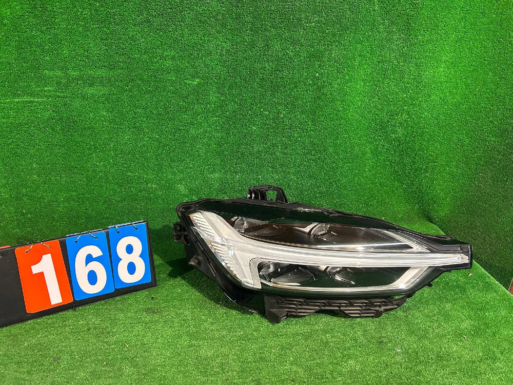 REFLEKTOR PRAWY VOLVO XC60 II FULL LED nr:168