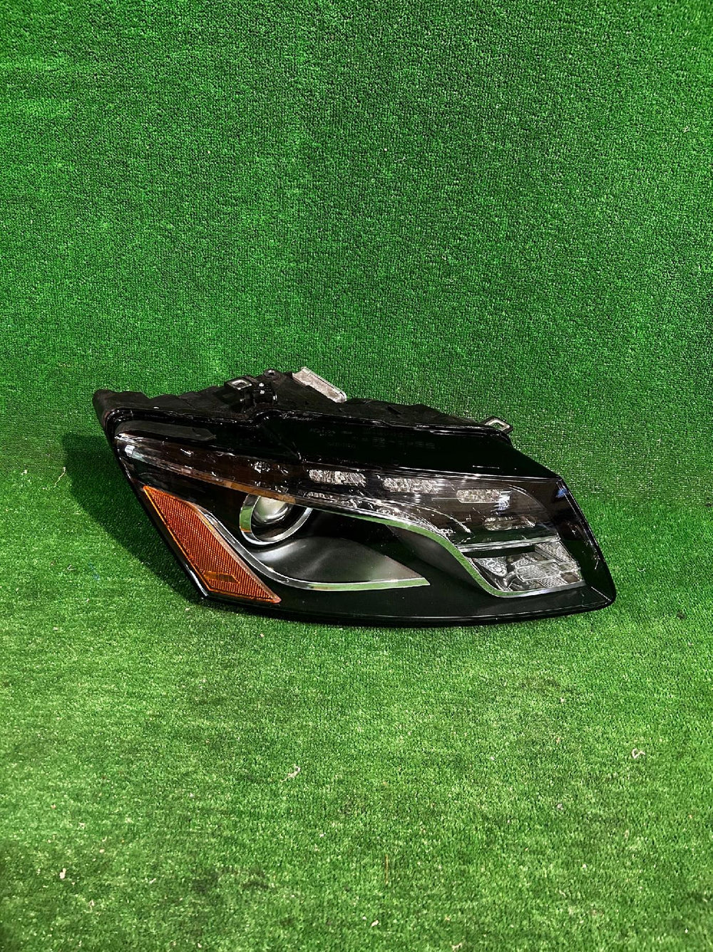 REFLEKTOR PRAWY AUDI Q5 8R XENON USA