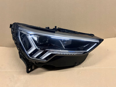 REFLEKTOR PRAWY AUDI Q3 83A