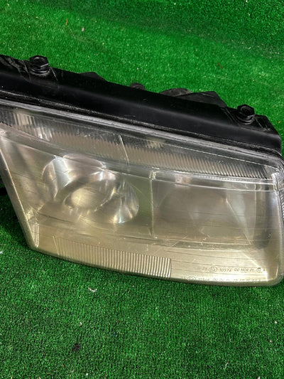 REFLEKTOR PRAWY VW PASSAT B5 XENON