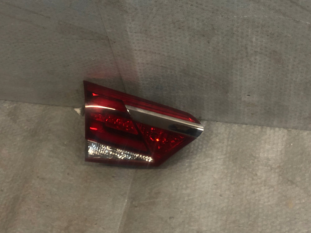 LAMPA LEWA LEWY TYŁ W KLAPĘ HYUNDAI I40 LIFT KOMBI nr.0