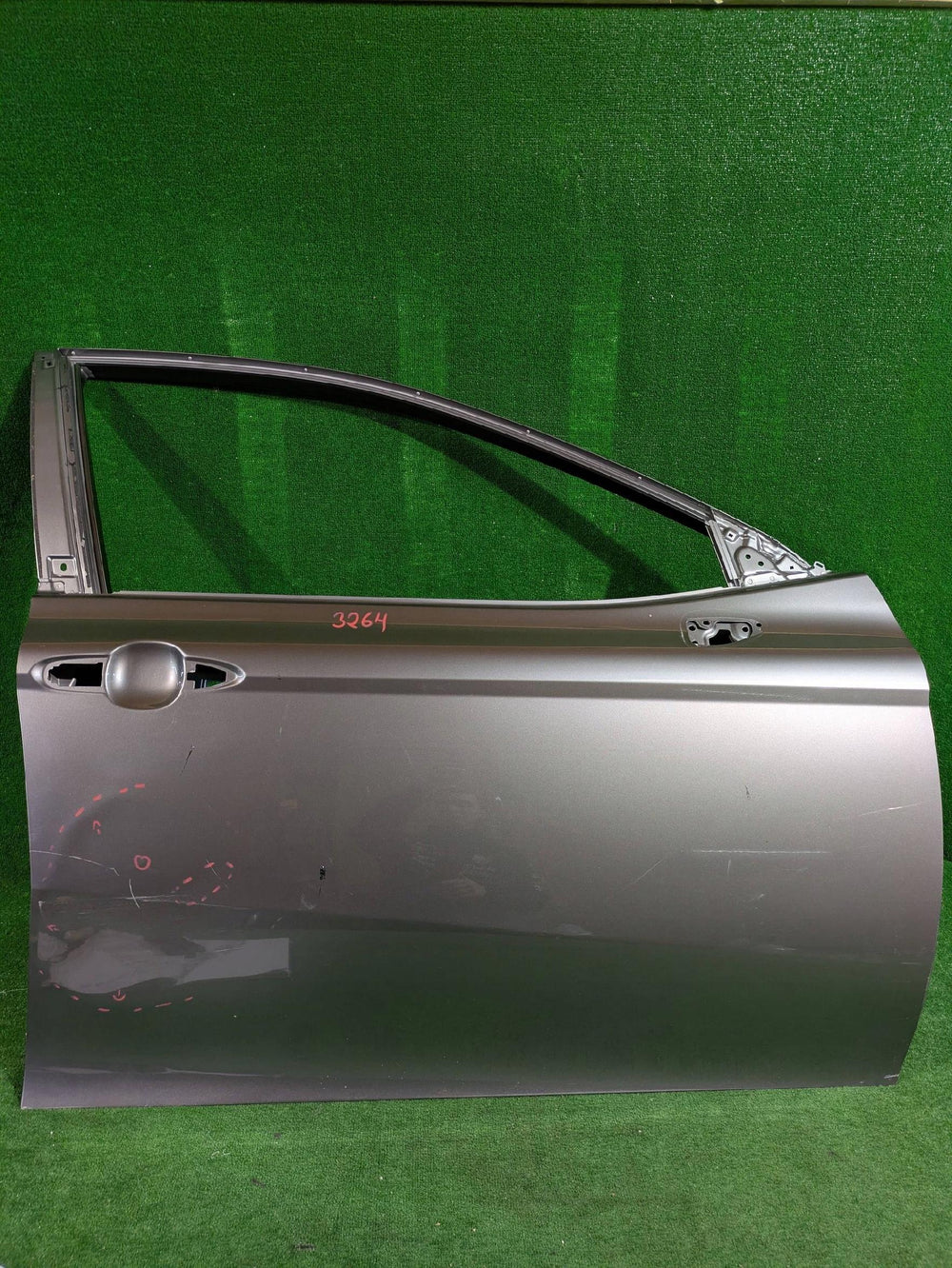 DRZWI PRAWE PRZEDNIE PRAWY PRZÓD TOYOTA CAMRY VIII 18- NR.3264