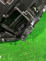 REFLEKTOR PRAWY AUDI Q5 80A XENON USA
