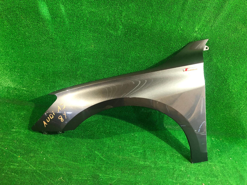 BŁOTNIK LEWY PRZÓD AUDI A3 8Y 20-