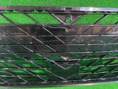 KRATKA ZDERZAK PRZÓD SEAT CUPRA ATECA LIFT NR.0106
