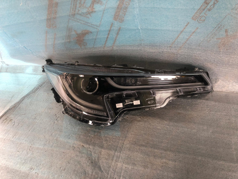 REFLEKTOR PRAWY FULL LED TOYOTA COROLLA E21 HB nr.00