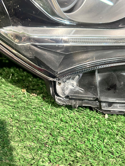 REFLEKTOR PRAWY TOYOTA YARIS III LIFT 17- LED