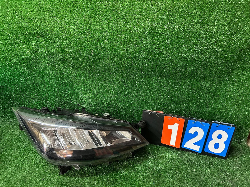 REFLEKTOR PRAWY SEAT IBIZA V LIFT SEAT ARONA FULL LED nr:128