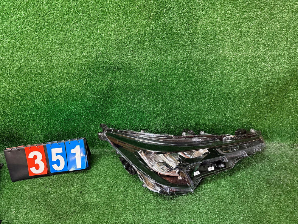 REFLEKTOR PRAWY TOYOTA COROLLA E21 HB KOMBI nr:351