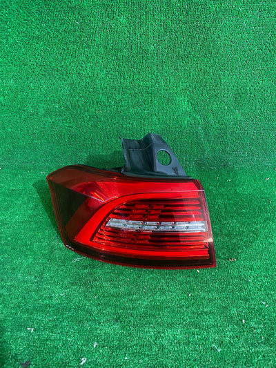 LAMPA TYLNA LEWA VW PASSAT B8 KOMBI LED 2014-