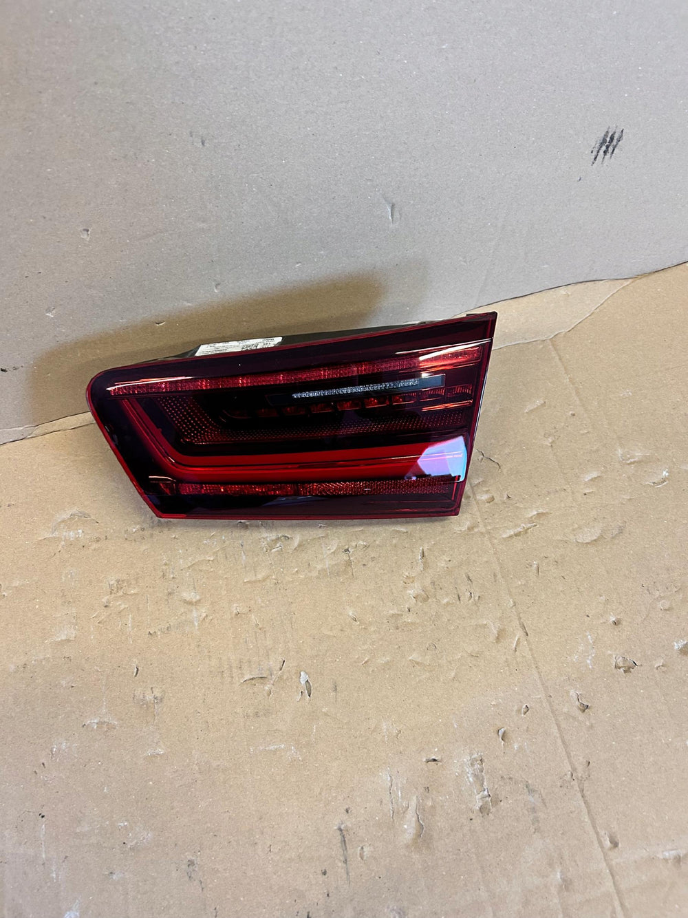 LAMPA TYLNA PRAWA AUDI A4 B9 KOMBI AVANT nr.0