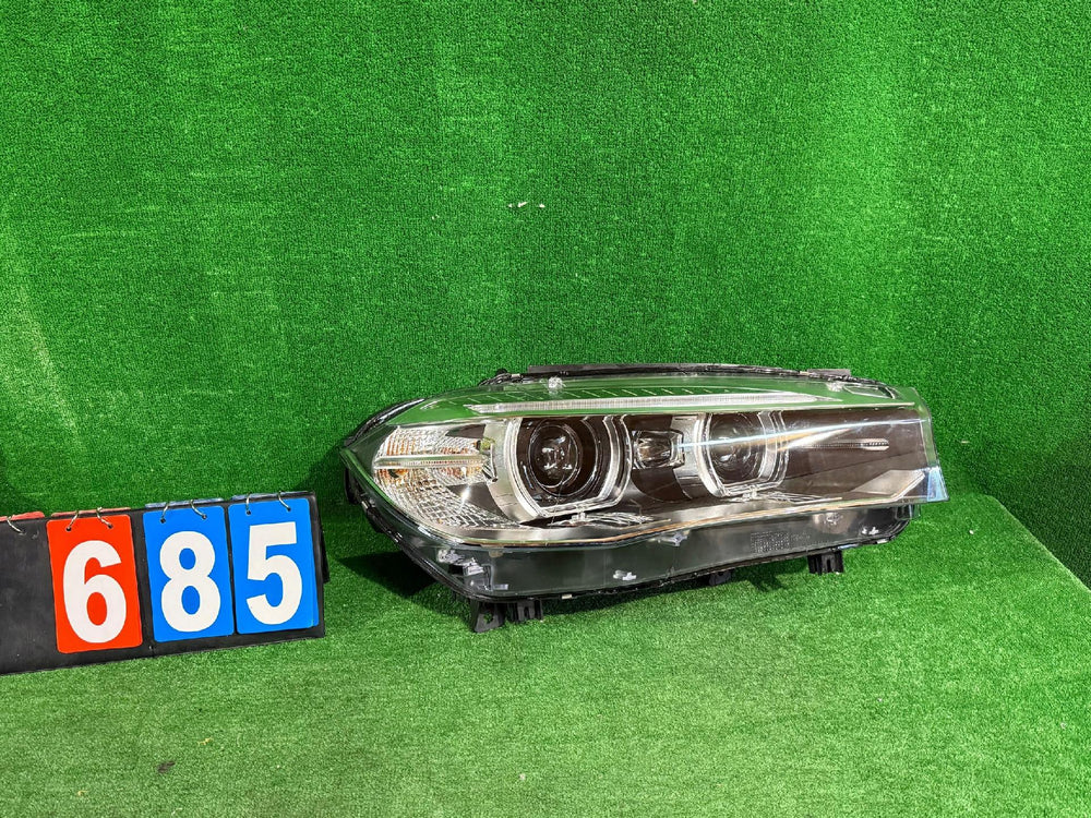 REFLEKTOR PRAWY BMW X5 F15 X6 F16 XENON NIESKRĘTNY 7290054 nr:685