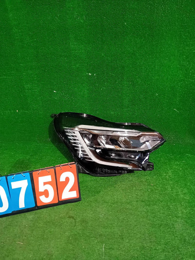 REFLEKTOR PRAWY PRZÓD RENAULT CAPTUR II 20- FULL LED NR.752