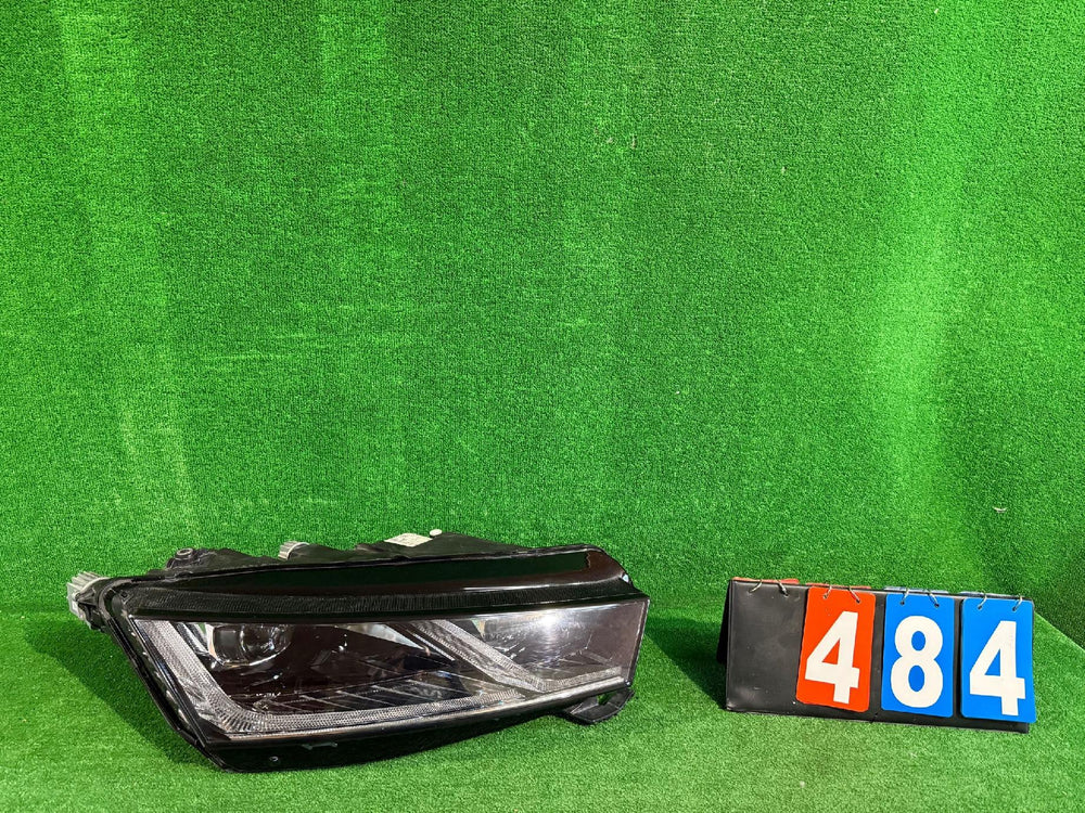 REFLEKTOR PRAWY SKODA OCTAVIA IV FULL LED nr:484