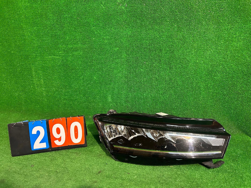 REFLEKTOR PRAWY SKODA OCTAVIA IV FULL LED nr:290