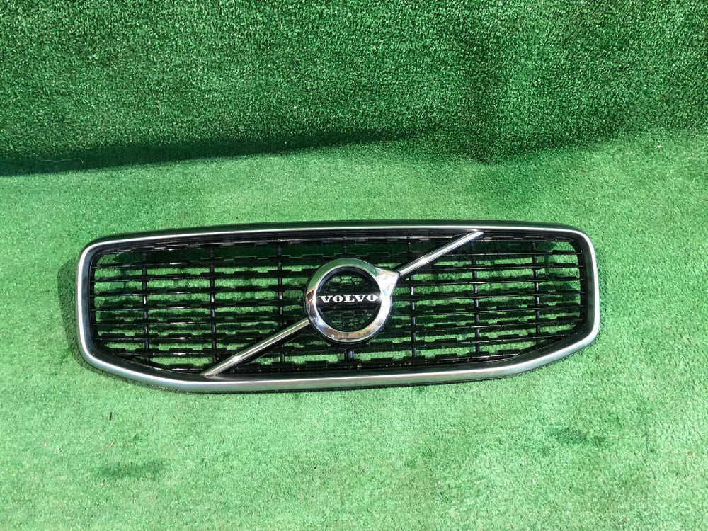 GRILL ATRAPA VOLVO XC60 II R-DESIGN