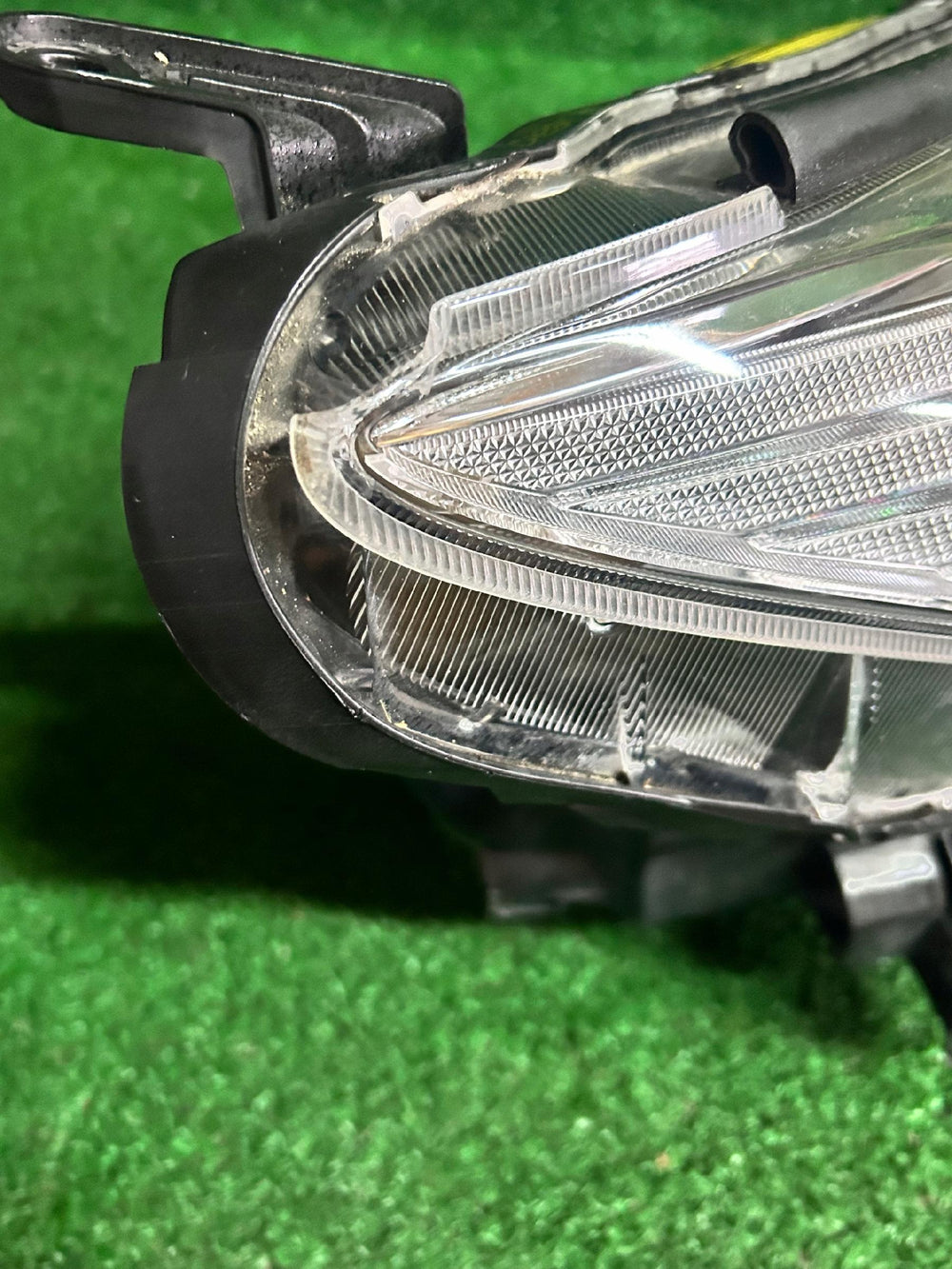 REFLEKTOR PRAWY TOYOTA RAV4 IV XENON NR.056