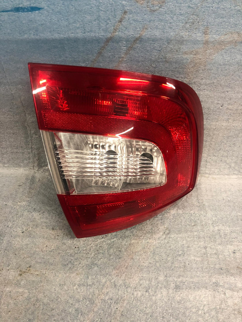 LAMPA TYLNA LEWA LEWY TYŁ SKODA RAPID LIFTBACK NR.00