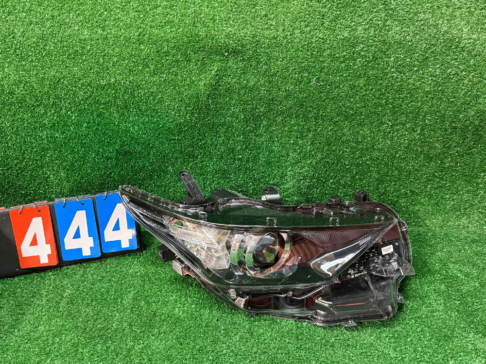 REFLEKTOR PRAWY TOYOTA AURIS II LIFT 15- nr:444