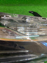 REFLEKTOR PRAWY LAMPA PRZEDNIA PRAWA TOYOTA COROLLA E16 E18 LIFT FULL LED