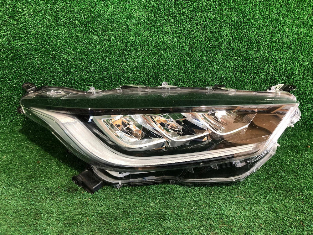 REFLEKTOR PRAWY TOYOTA YARIS IV FULL LED