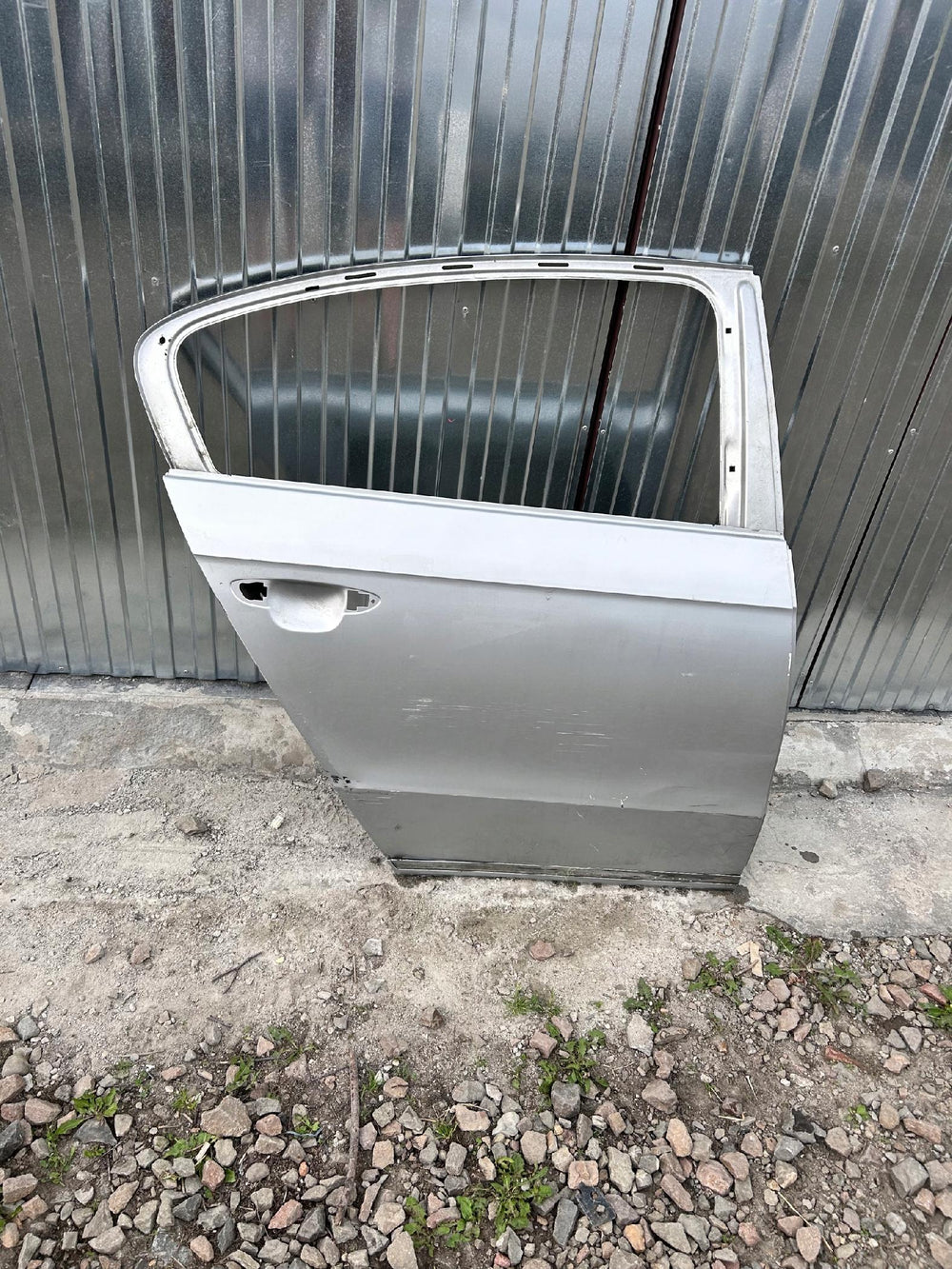 DRZWI TYLNE PRAWE VW PASSAT B7 SEDAN NR.06